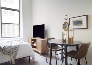 Desk, iron/ironing board, WiFi, bed sheets - Downtown Studio | Students Welcome | W/D in unit (Boston)