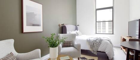 Skrivebord, strygejern/strygebræt, Wi-Fi, sengetøj