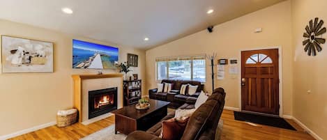 TV, fireplace