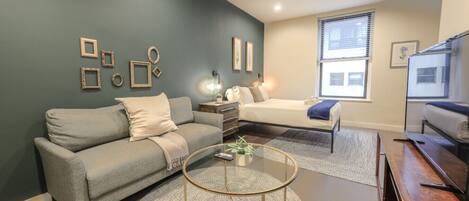 Desk, iron/ironing board, WiFi, bed sheets