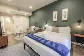 1 bedroom, desk, iron/ironing board, WiFi - Boston Fidi Studio  Laundry in Building  Fast Wifi (Boston)