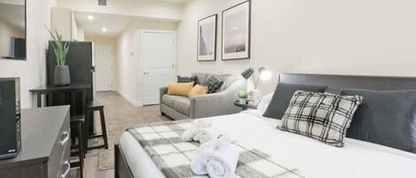 Desk, iron/ironing board, WiFi, bed sheets