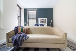 TV - Downtown Boston 1BR | Keyless Entry | Fast Wifi (Boston)
