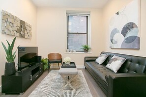 TV - Newly Designed Loft - Fast Wifi - Pet Friendly (Boston)
