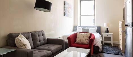 Bureau, fer et planche Ă repasser, Wi-Fi, draps fournis