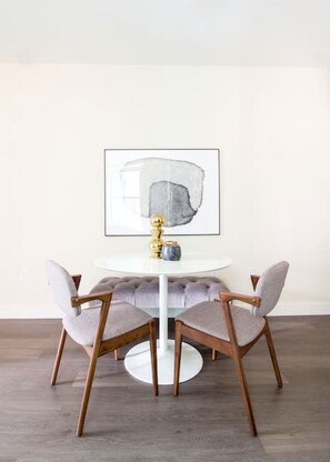 Dining - Downtown Luxury 1BR | Pets Welcome | W/D in Bldg (Boston)
