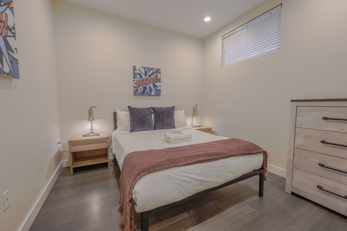 Desk, iron/ironing board, WiFi, bed sheets