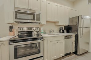 Fridge, microwave, oven, stovetop - Simple 1br |  Financial District | Keyless Entry (Boston)