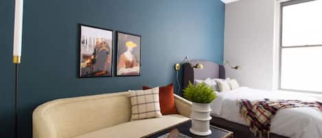 Desk, iron/ironing board, WiFi, bed sheets