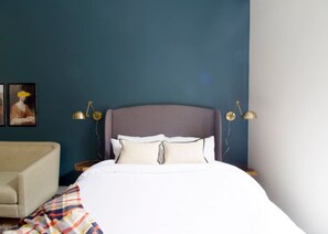 Desk, iron/ironing board, WiFi, bed sheets - Studio walking distance to MGH and Tufts Medical (Boston)