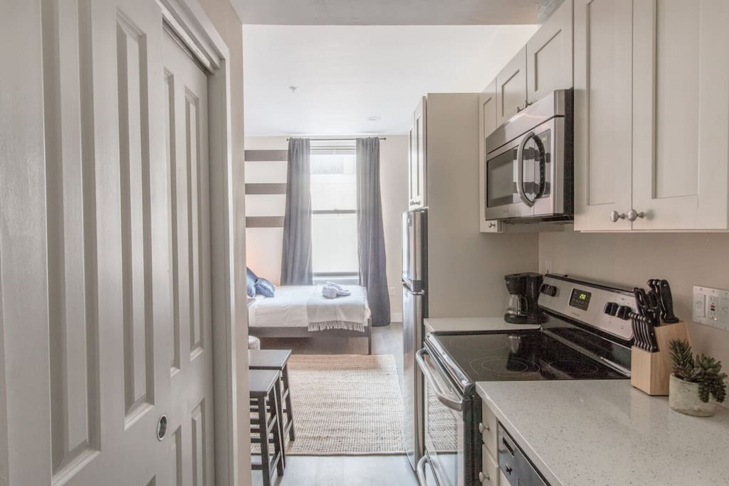 Refrigerador, microondas, horno, placa de cocina