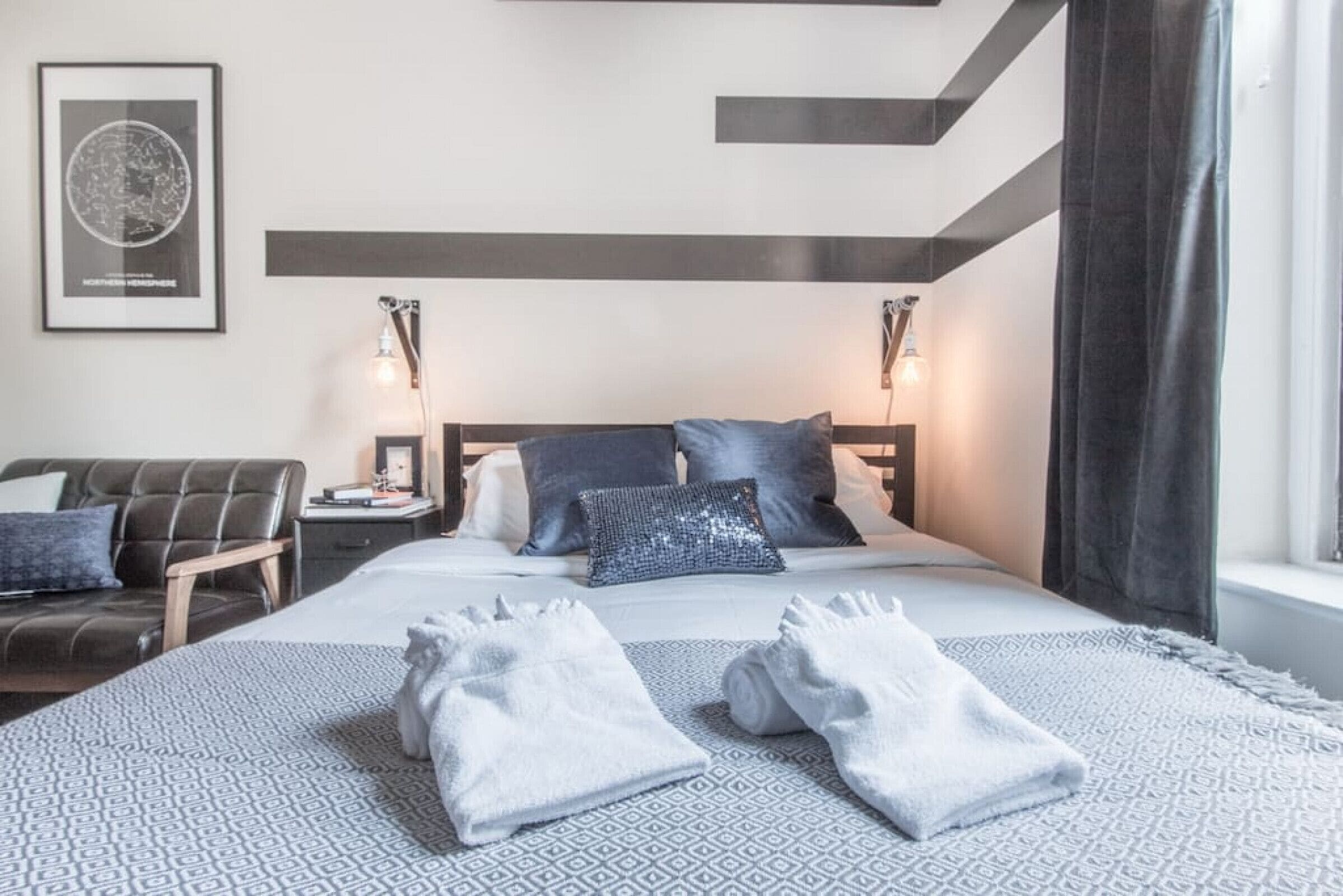 Desk, iron/ironing board, WiFi, bed sheets