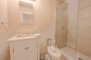 Hair dryer - Serene Studio | Close to MGH (Boston)