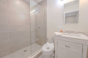 Hair dryer - Luxury at a Discount!!  2br/2ba | 200mbps Internet (Boston)