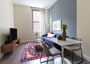 TV - Bright & Bold Loft | Fast Wifi | Downtown Boston (Boston)