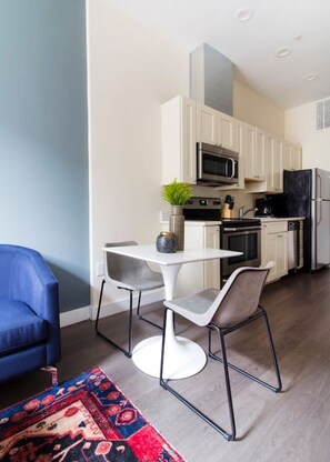Fridge, microwave, oven, stovetop - Bright & Bold Loft | Fast Wifi | Downtown Boston (Boston)