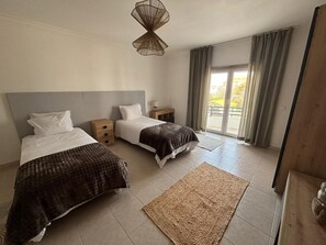 3 bedrooms, iron/ironing board, Internet, bed sheets - The Light House - A modern apartment near the famous surf-spots! (Peniche)