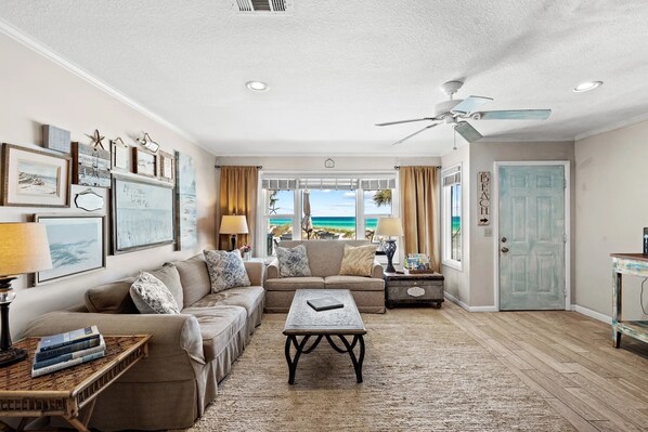 Living area - Fantastic Beachfront Townhome in Panama City Beach (Panama City Beach)