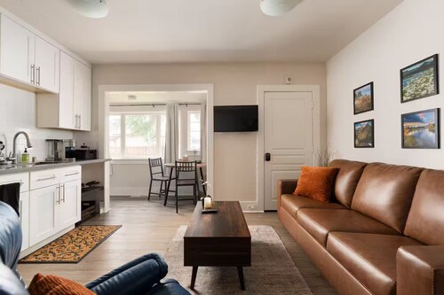Comfy Central Apartment for City Explorers