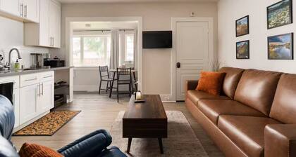 Comfy Central Apartment for City Explorers