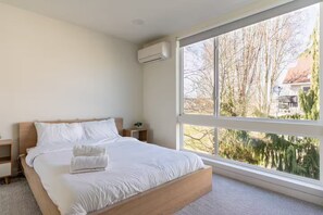 3 bedrooms, free WiFi, bed sheets - Minutes to Downtown + Rooftop Deck (Seattle)