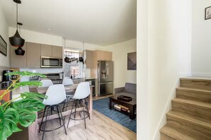 Interior - Minutes to Downtown + Rooftop Deck (Seattle)