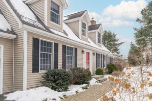 Exterior - Bespoke Litchfield - Family Friendly, Hot Tub (Litchfield)