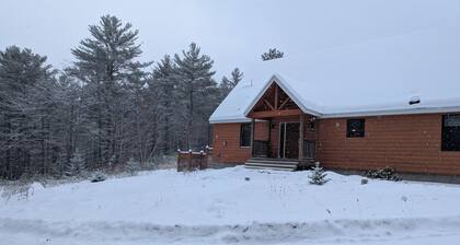 Quiet Bethel Home - 15 Min to Sunday River - EV Charger - Stocked Kitchen