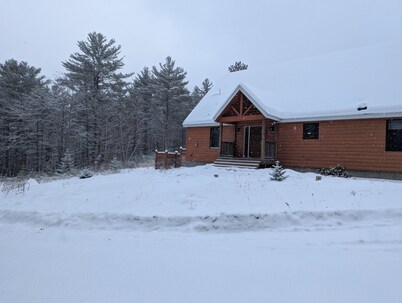 Quiet Bethel Home - 15 Min to Sunday River - EV Charger - Stocked Kitchen