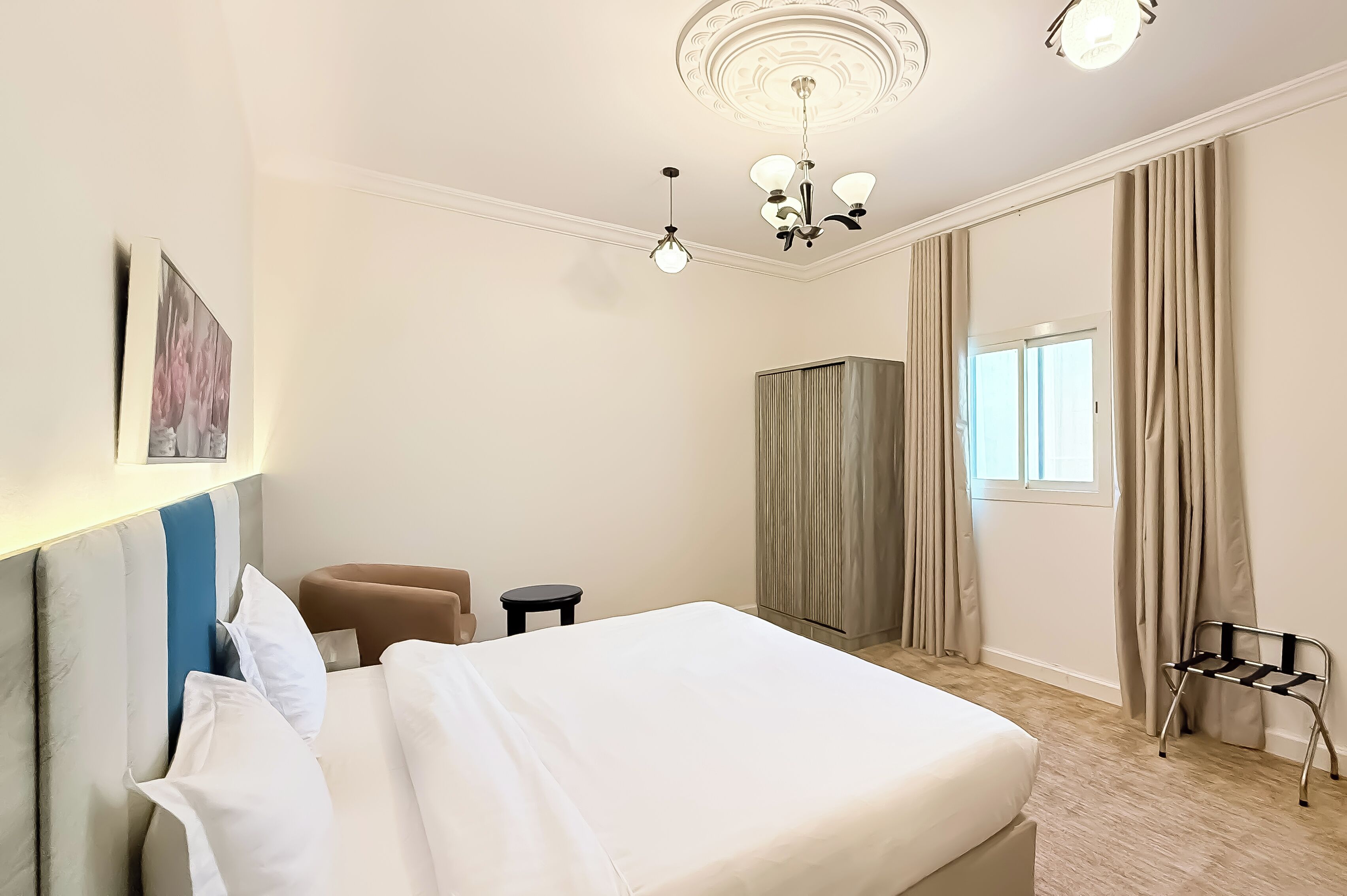 Deluxe Apartment, 1 King Bed | Individually decorated, individually furnished, laptop workspace