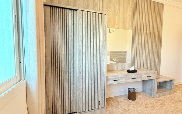 Suite familiare | Con stile personalizzato, con arredamento individuale, postazione laptop