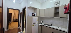 Frigorifero, microonde, carta assorbente