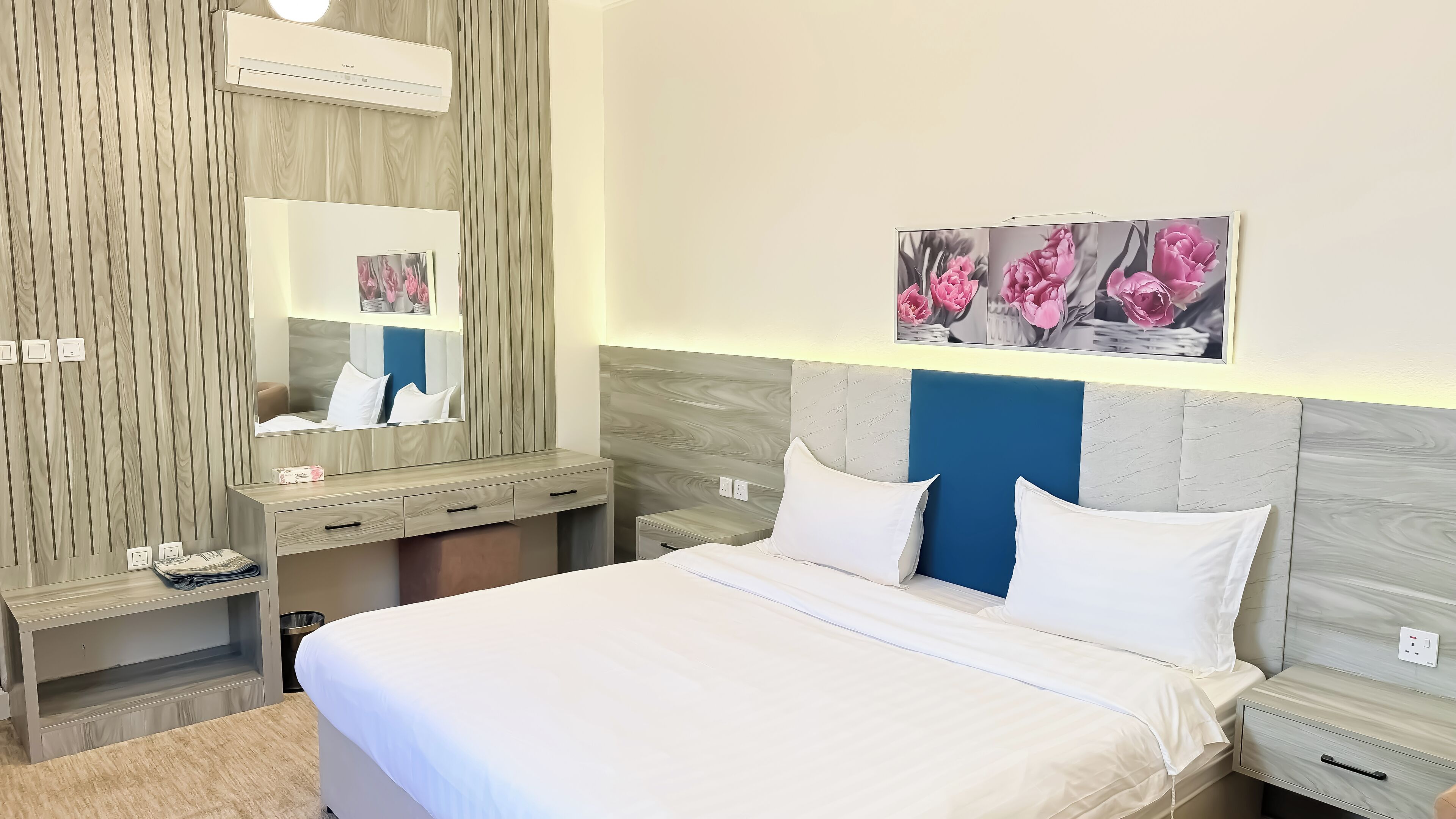 Appartement Deluxe, 1 très grand lit | Espace de travail pour ordinateur portable, rideaux occultants