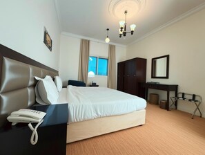 Desk, laptop workspace, blackout curtains, soundproofing - Sadeem Al Fkhr (Taif, Saudi Arabia)