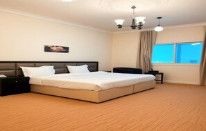 Desk, laptop workspace, blackout curtains, soundproofing - Sadeem Al Fkhr (Taif, Saudi Arabia)