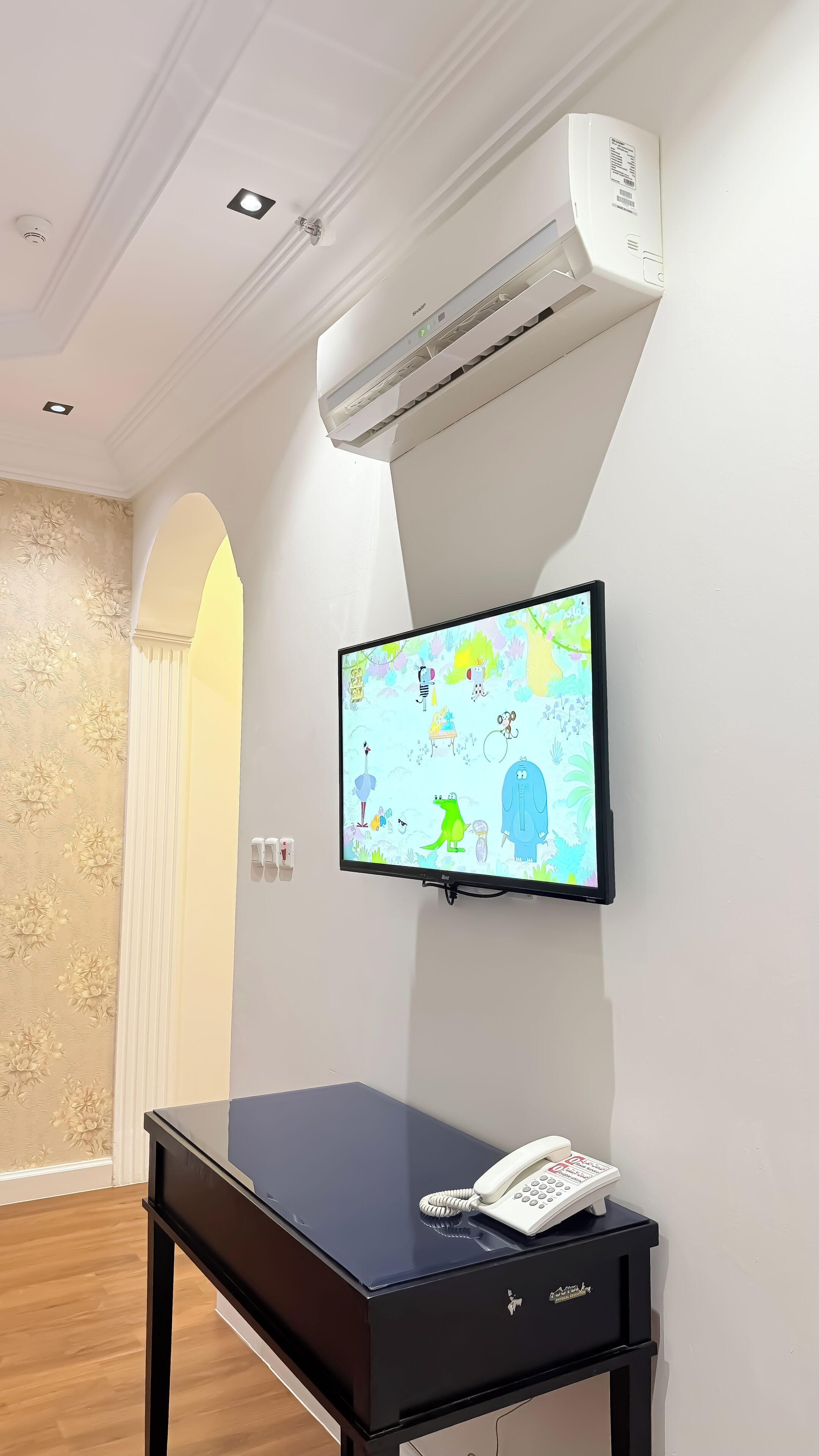 Deluxe Apartment, 1 King Bed | Living area | Fireplace