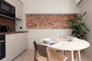 Fridge, microwave, oven, stovetop - Cozy 1-bedroom apartment with AC in amazing Toulouse (Toulouse)