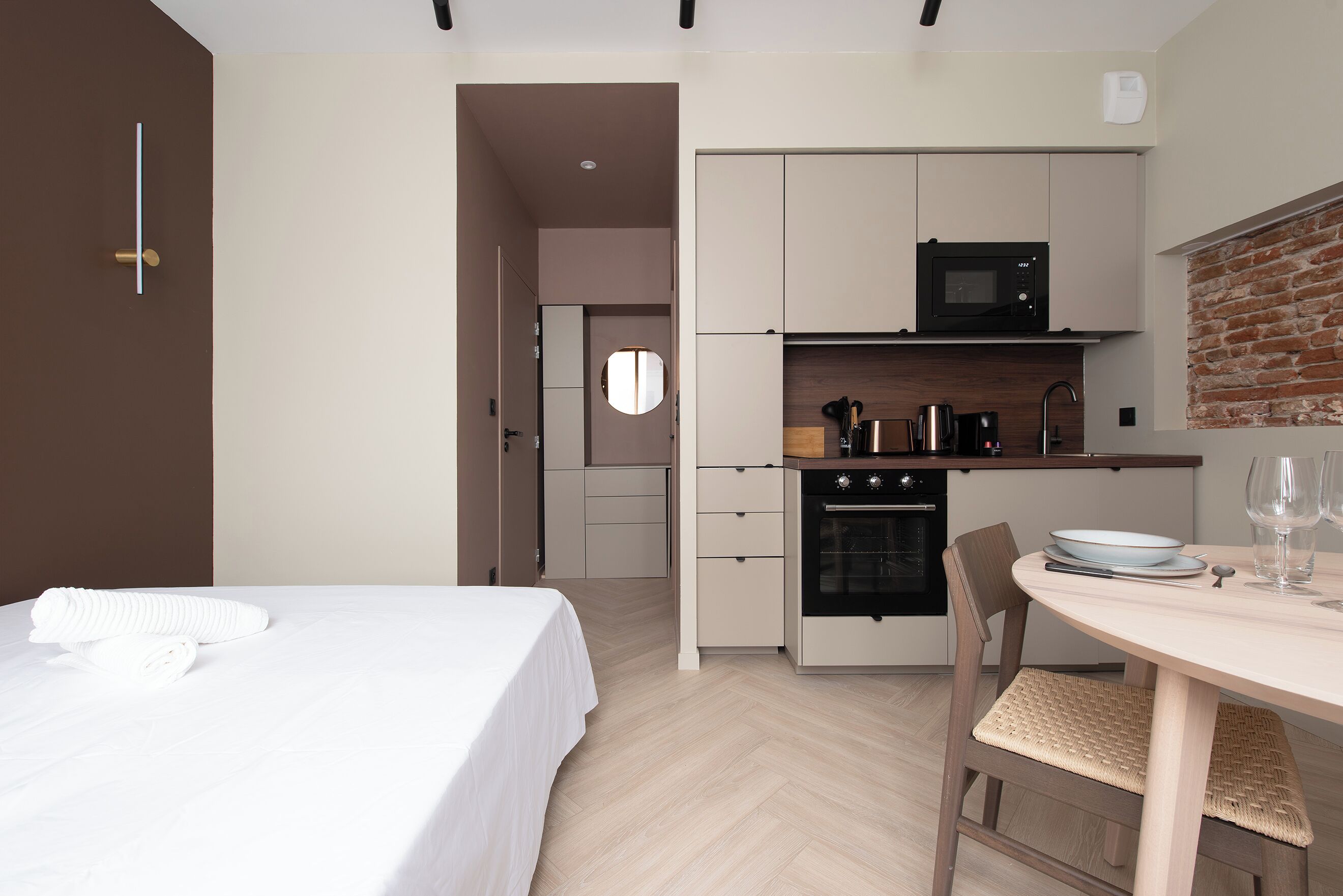 1 slaapkamer, een strijkplank/strijkijzer, gratis wifi, beddengoed