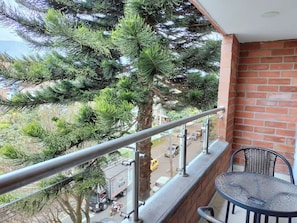 Outdoor dining - Modern, 3-bedroom, elegant apartment in the best location 402 (Medellín)