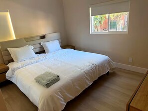 3 bedrooms, iron/ironing board, WiFi - The Plumeria Resident by Little Saigon (Midway City)