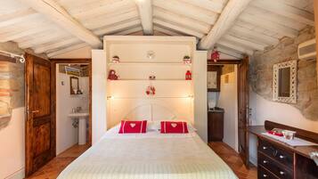 1 bedroom, bed sheets