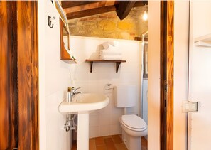 Een douche, een haardroger, handdoeken