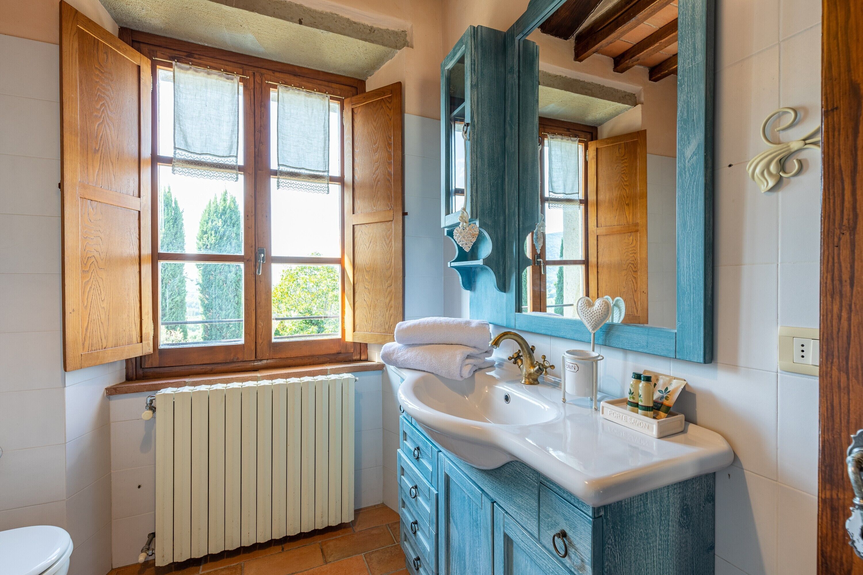 Een douche, een haardroger, handdoeken