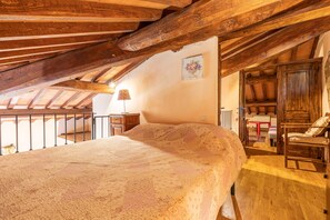 2 bedrooms, iron/ironing board, WiFi, bed sheets - Apartment 'Granaio - Borgo Dolci Colline' with Private Pool, Wi-Fi, and Air Conditioning (Castiglion Fiorentino)