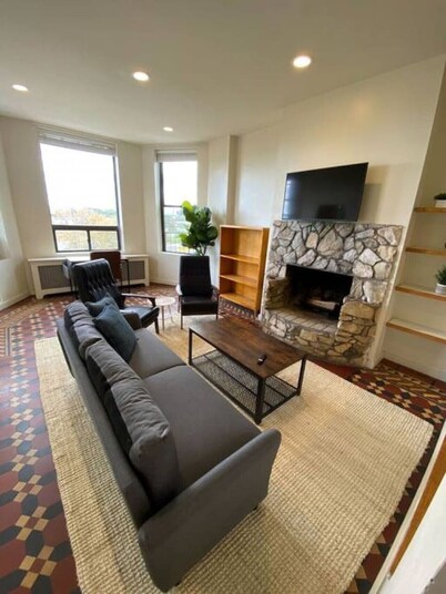 Wonderful Fenway 3br/2ba | Steps from Fenway Park!