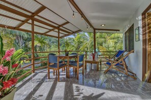 Outdoor dining - Tres Pipas-Mayor | Beachfront Arrecife, Wifi, AC (Punta Uva)