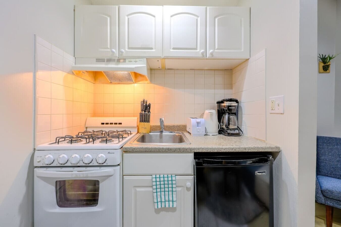 Oven, coffee/tea maker, cookware/dishes/utensils