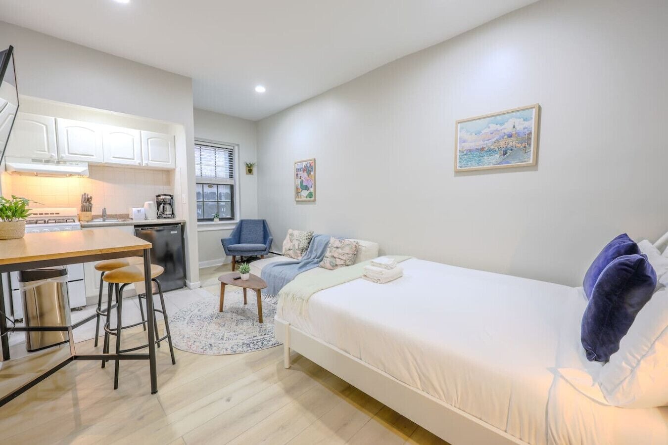 Strykjärn/strykbräda, wi-fi och sängkläder