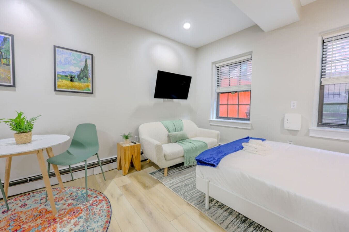 Iron/ironing board, WiFi, bed sheets