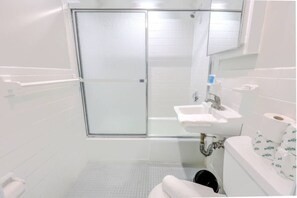 Hair dryer - Wonderful Studio in the South End (Boston)